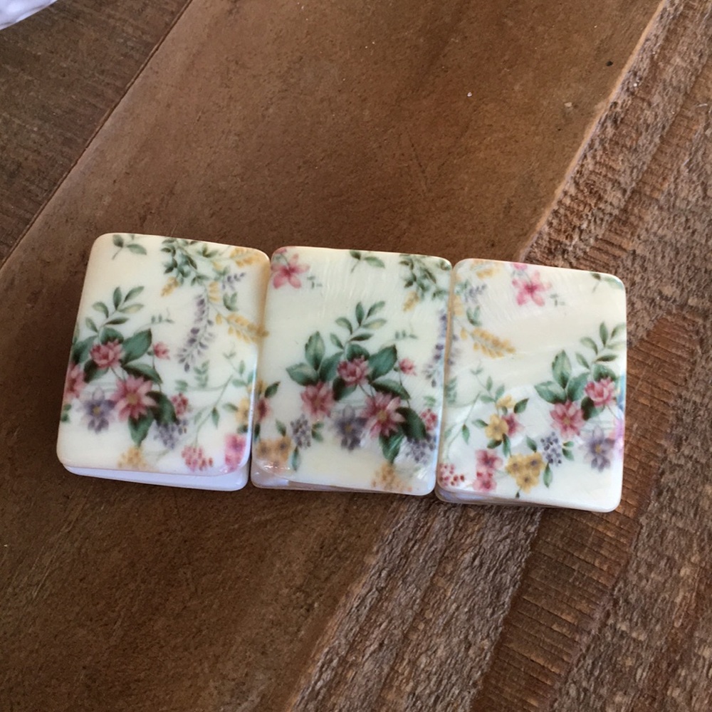 Shell Floral Bracelet